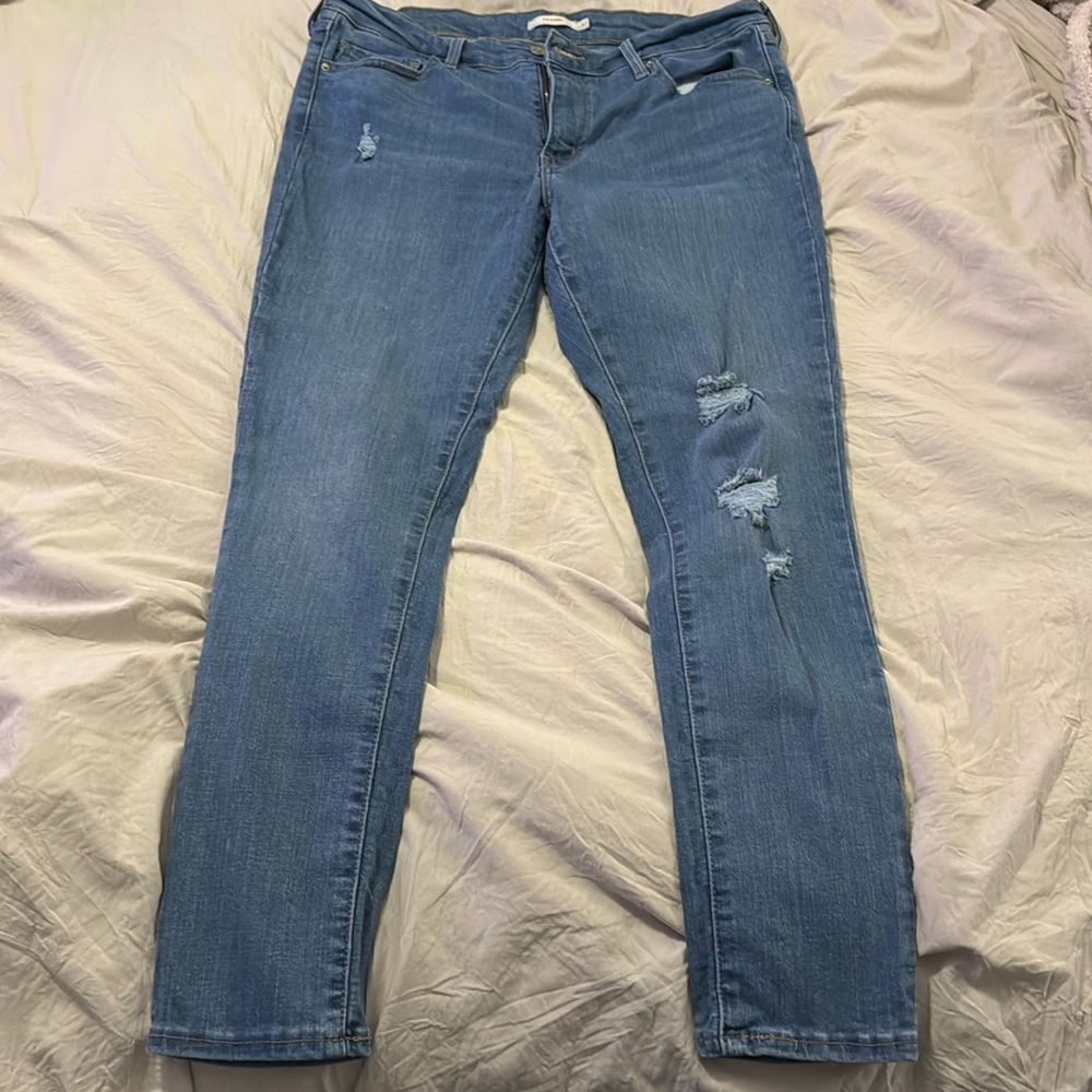 Levi Strauss Women’s 711 Skinny Jeans
